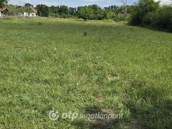 Eladó telek Győr, csendes 2423 nm