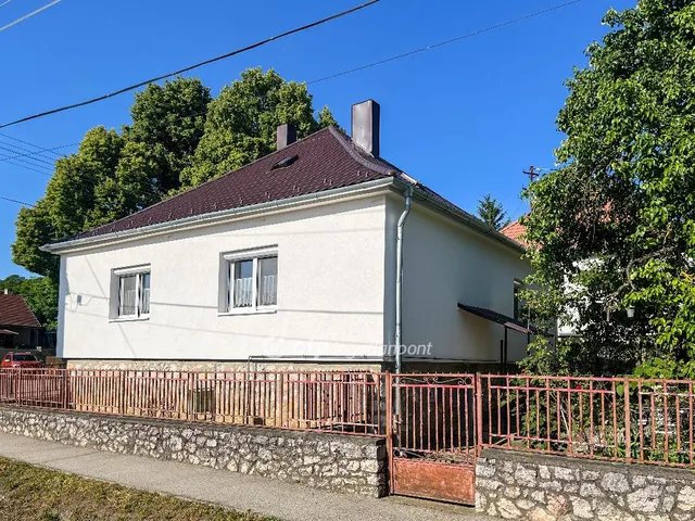 Eladó ház Bakonyszentkirály 77 nm
