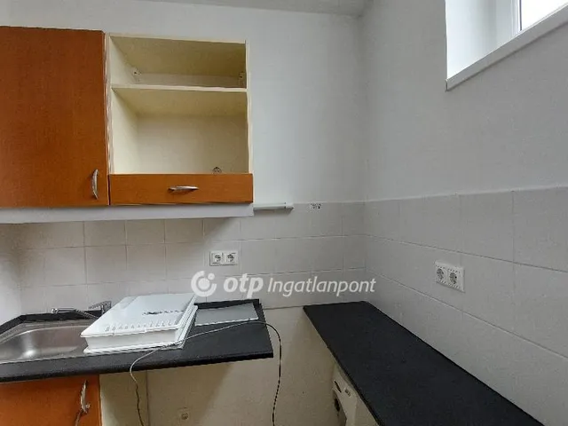 Eladó kereskedelmi és ipari ingatlan Szany 98 nm