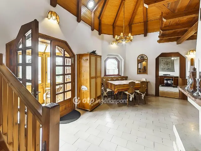 Eladó ház Tatabánya 280 nm