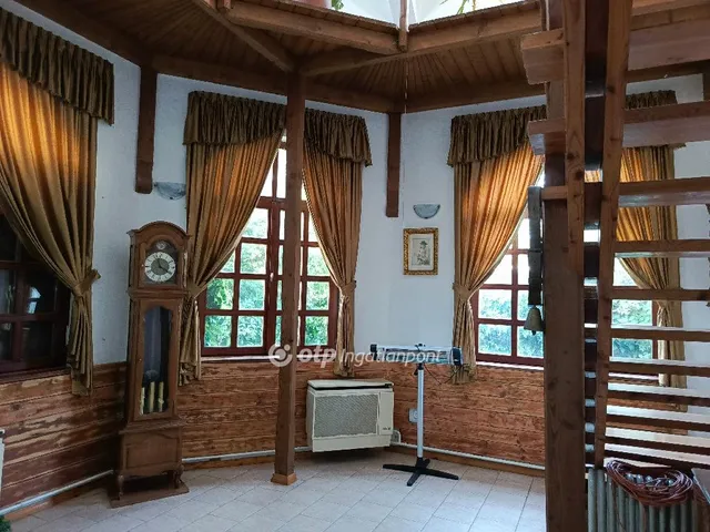 Eladó kereskedelmi és ipari ingatlan Győrasszonyfa 1378 nm