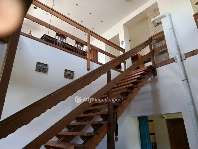 Eladó kereskedelmi és ipari ingatlan Győrasszonyfa 1378 nm