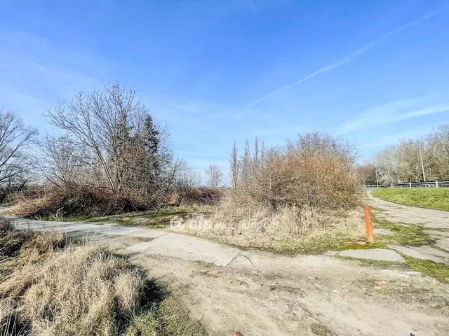 Eladó telek Győr 6100 nm