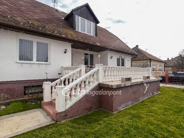 Eladó ház Halászi 240 nm