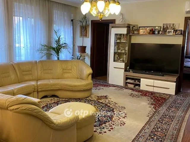 Eladó ház Győr 385 nm