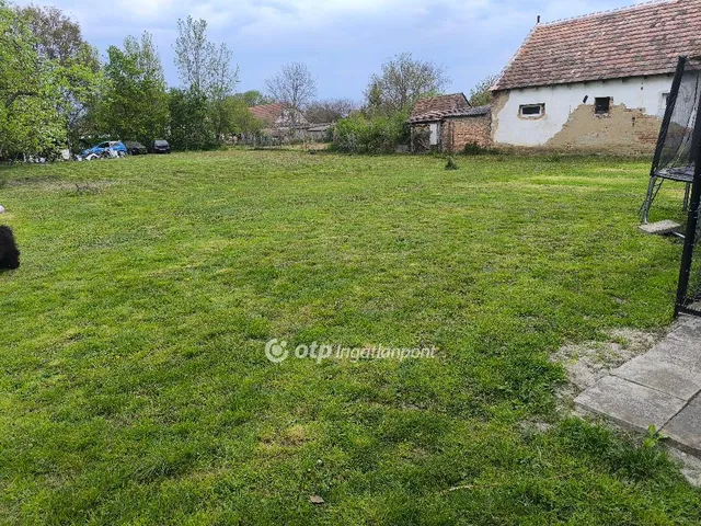 Eladó telek Kisfalud 1054 nm