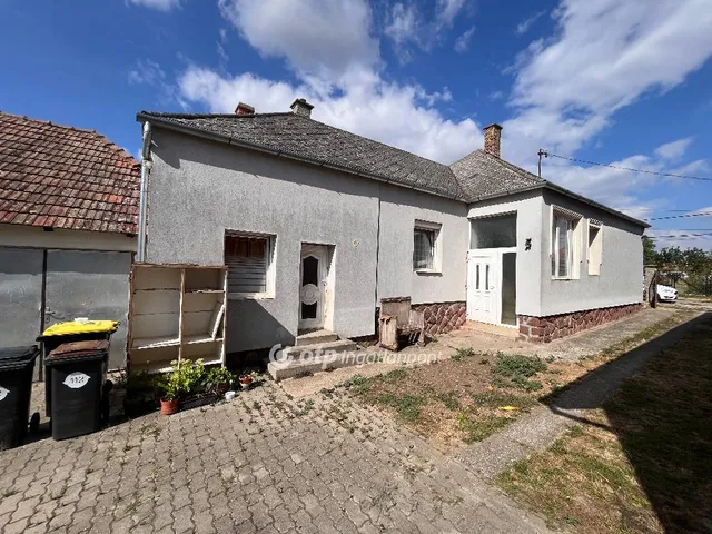 Eladó ház Gyömöre 100 nm