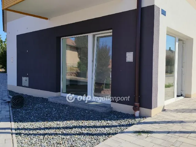 Eladó kereskedelmi és ipari ingatlan Csorna 25 nm