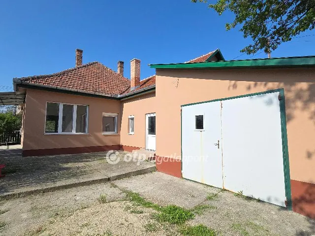 Eladó ház Dömsöd 90 nm