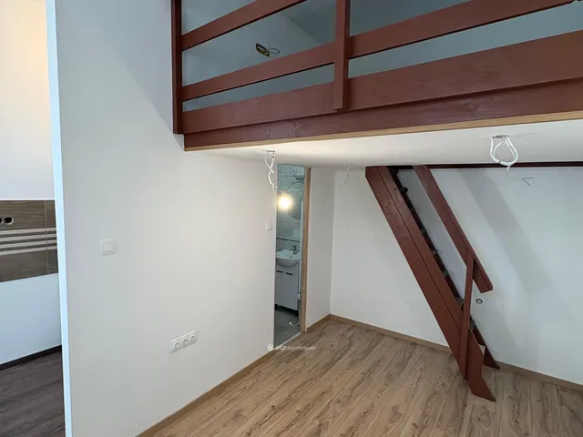 Eladó lakás Budapest VII. kerület, Klauzál tér 17 nm