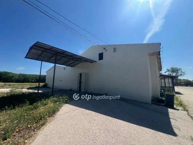 Kiadó kereskedelmi és ipari ingatlan Bugyi 1000 nm
