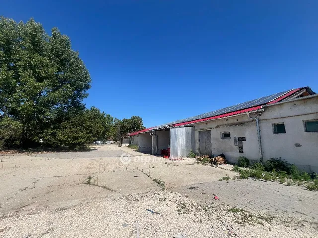 Kiadó kereskedelmi és ipari ingatlan Bugyi, Iparterület 1000 nm