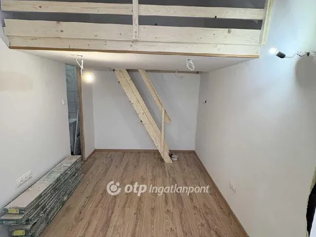 Eladó lakás Budapest VII. kerület, Klauzál tér 17 nm
