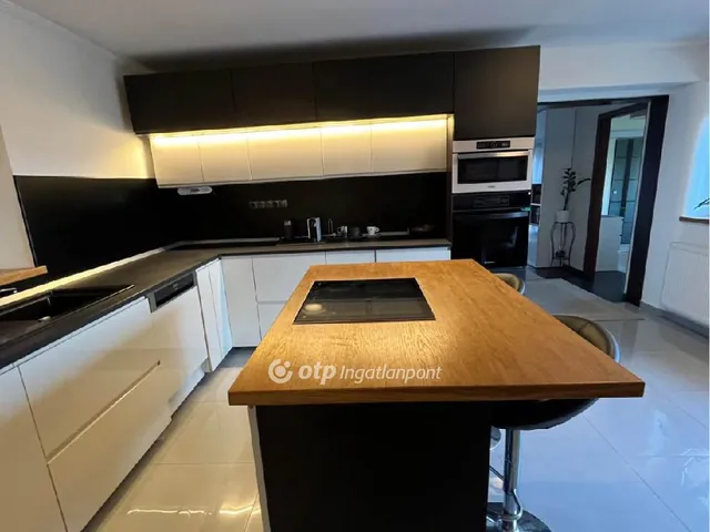 Eladó ház Budaörs 195 nm