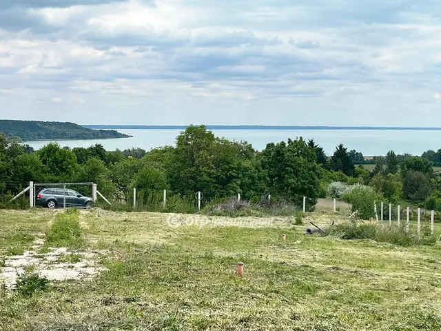 Eladó telek Balatonalmádi 2389 nm