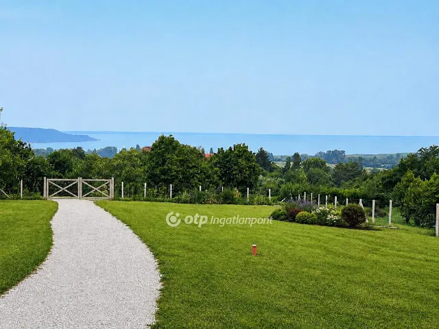 Eladó telek Balatonalmádi 2389 nm