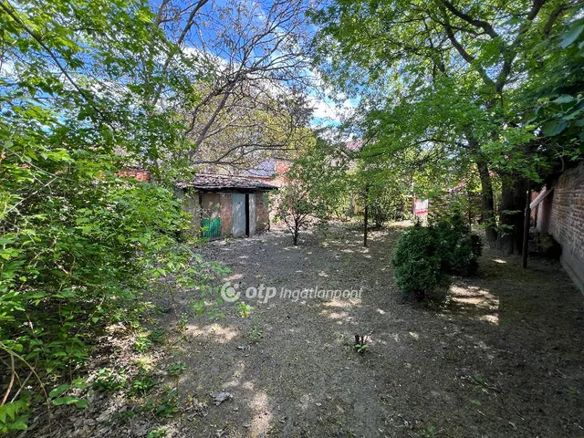 Eladó telek Budapest XV. kerület 427 nm