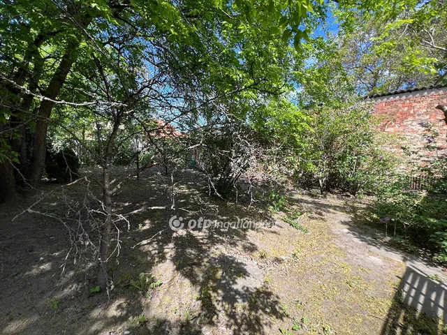 Eladó telek Budapest XV. kerület 427 nm