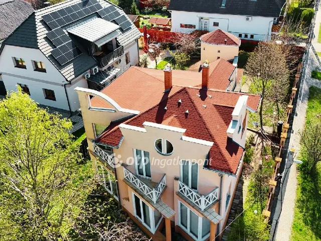 Eladó ház Siófok, Szabadifürdő 225 nm