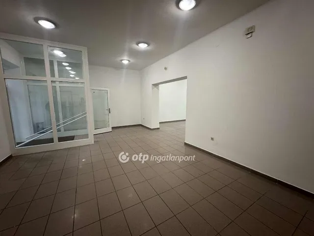 Eladó kereskedelmi és ipari ingatlan Debrecen, Belváros 100 nm