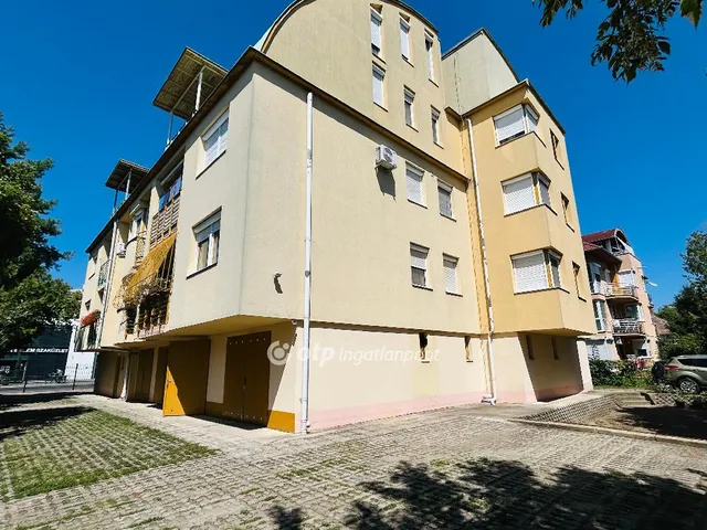 Eladó lakás Debrecen, Széchenyikert 115 nm