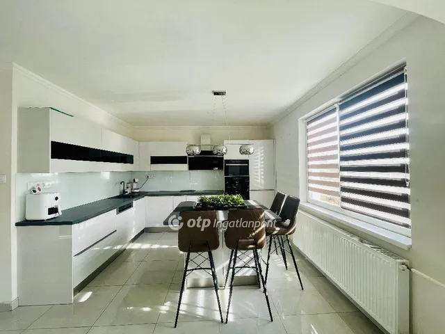 Eladó ház Bocskaikert 240 nm