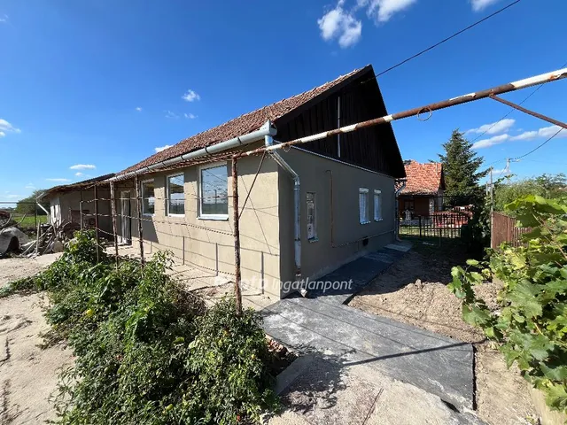 Eladó ház Zsáka 70 nm