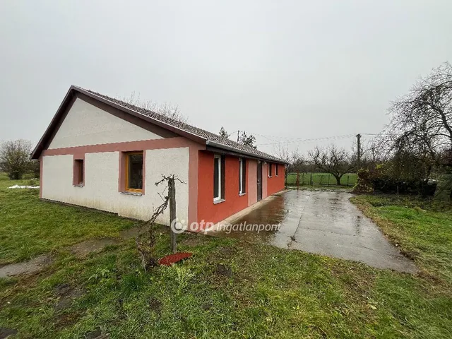 Eladó ház Biharugra 94 nm