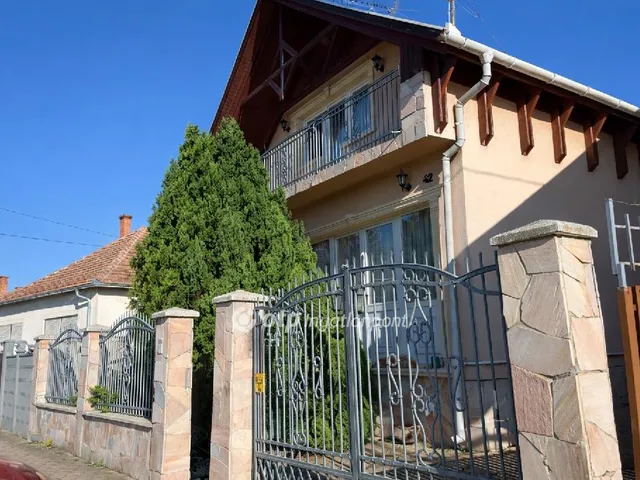 Eladó ház Derecske 257 nm