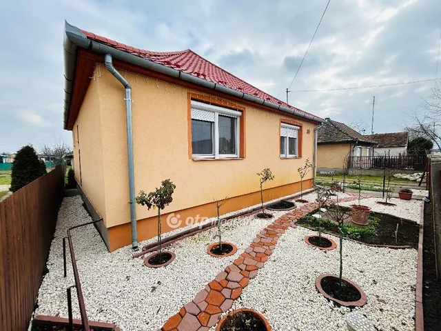 Eladó ház Hajdúsámson 74 nm