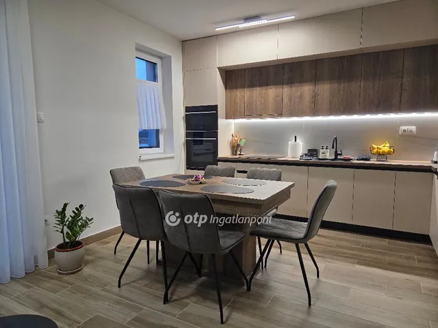 Kiadó lakás Debrecen, Homokkert 62 nm