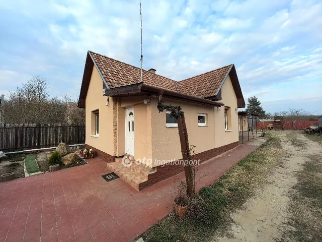 Eladó ház Hajdúsámson 60 nm