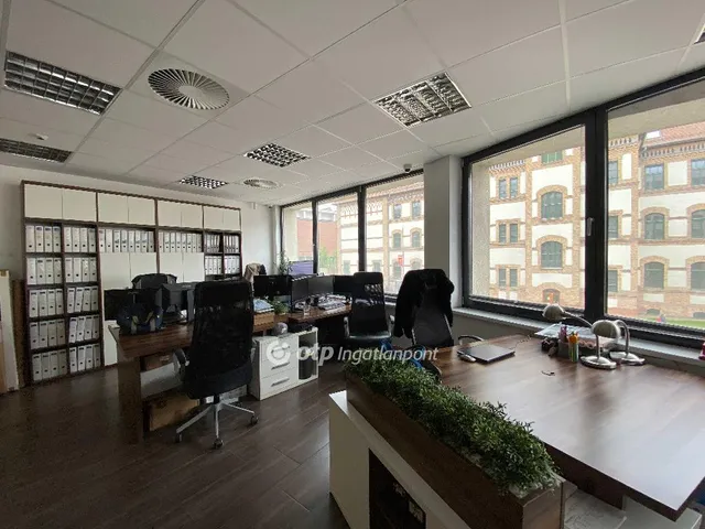 Kiadó kereskedelmi és ipari ingatlan Debrecen, Belváros 94 nm