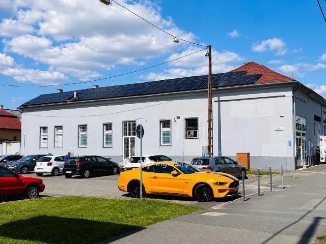 Eladó kereskedelmi és ipari ingatlan Debrecen, Belváros 135 nm