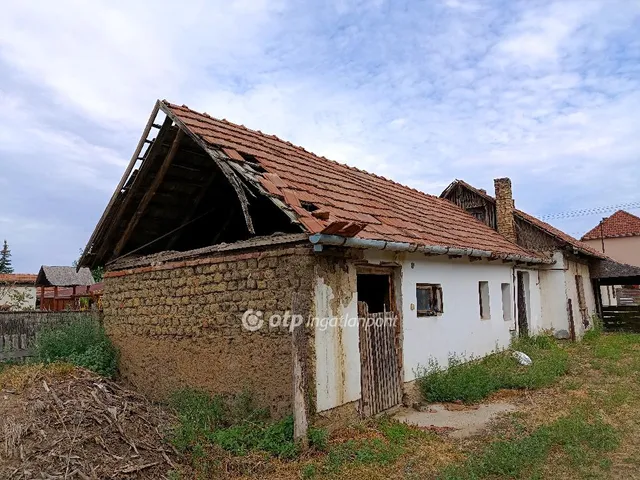 Eladó ház Téglás 48 nm