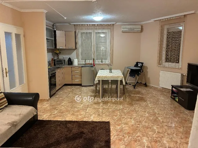 Eladó lakás Gyula, Nagyrománváros 96 nm