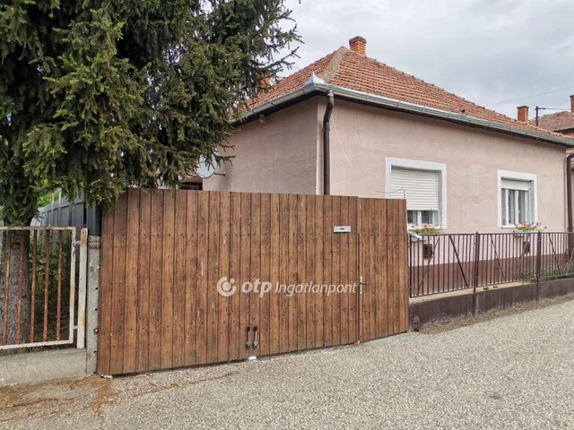 Eladó ház Tószeg 106 nm