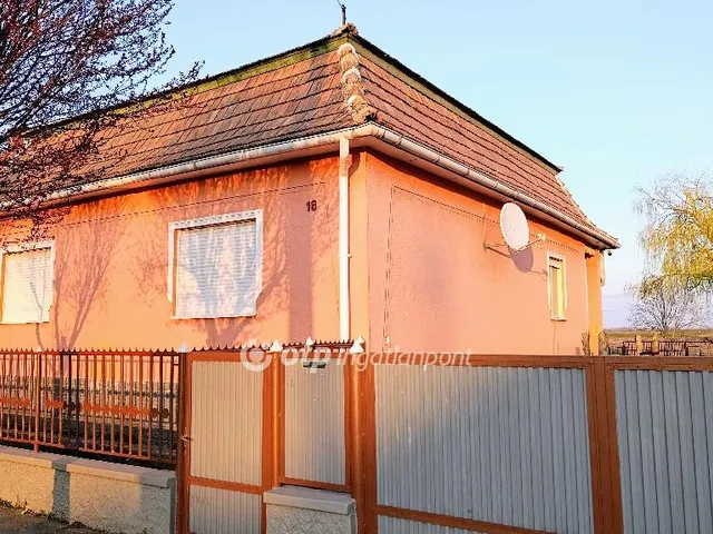 Eladó ház Boldog 95 nm