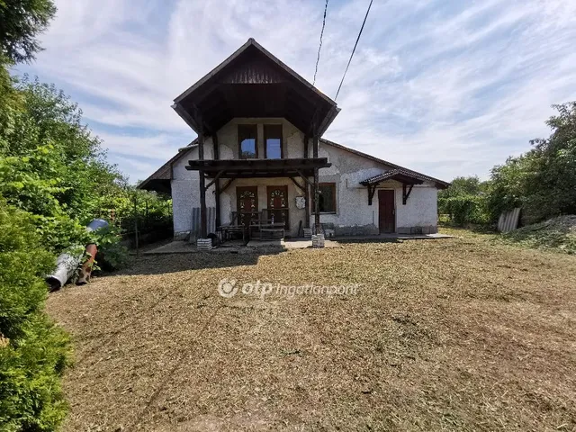 Eladó ház Kazincbarcika, Elkerülő közelében 195 nm