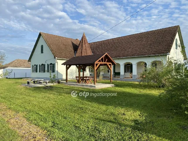 Eladó üdülő és hétvégi ház Poroszló 200 nm