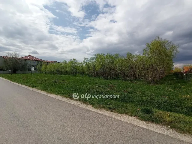 Eladó telek Felsőzsolca 1069 nm
