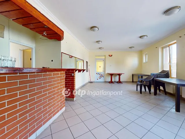 Eladó kereskedelmi és ipari ingatlan Miskolc, Diósgyőr 385 nm