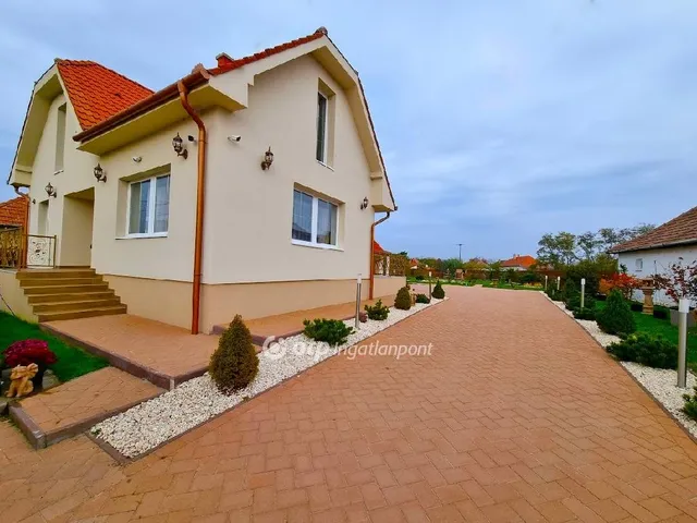 Eladó ház Poroszló 193 nm