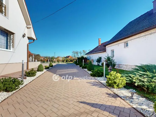 Eladó ház Poroszló 193 nm