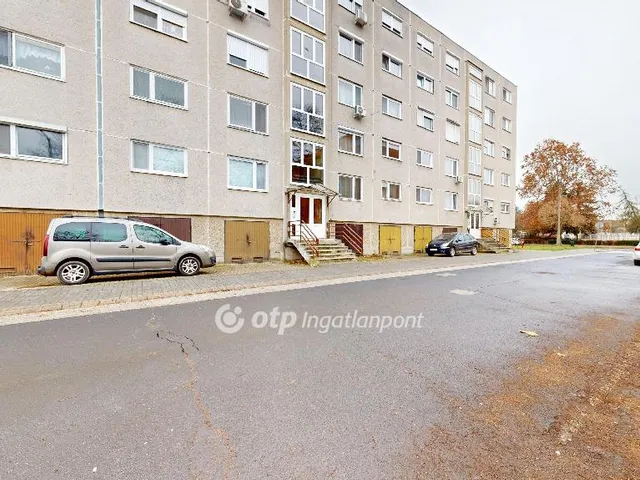 Eladó lakás Tiszaújváros 48 nm