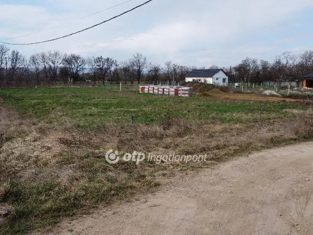 Eladó telek Felsőzsolca 976 nm