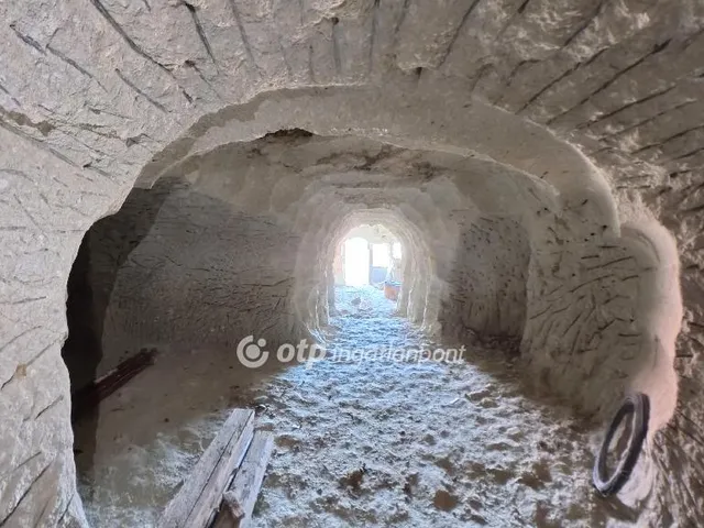Eladó telek Szomolya 357 nm