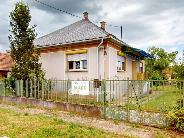 Eladó ház Tiszalúc 90 nm