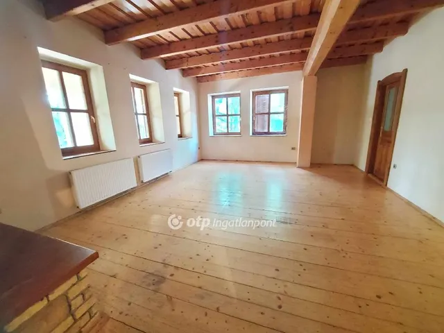 Eladó ház Kecskemét, Miklóstelepi 196 nm