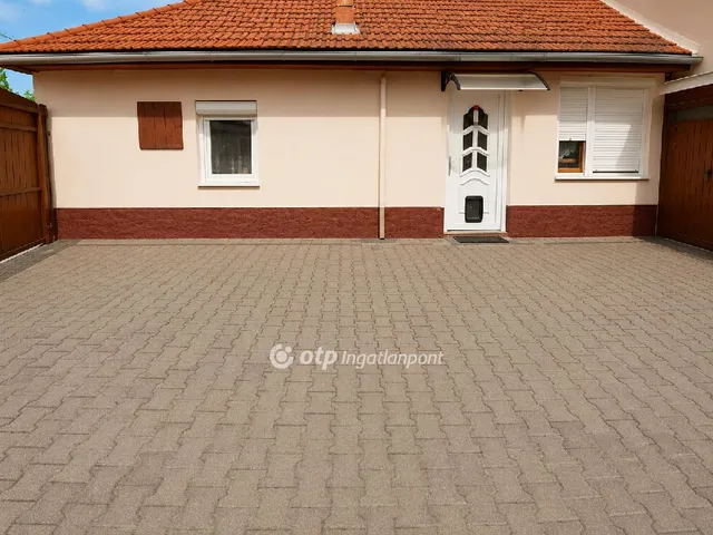 Eladó ház Tiszakécske 78 nm